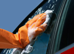 Laver son auto en polluant moins
