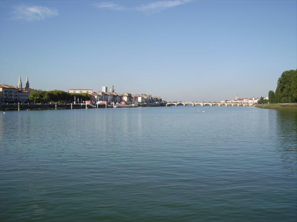 Arrive en montant sur Macon