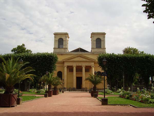 Eglise style Empire sur les hauts de Macon