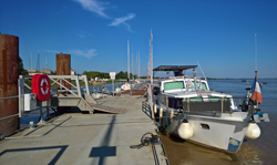 L'amarrage sur le ponton de Bourg en Gironde