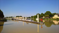 Le nouveau ponton flottant de Libourne,  la confluence avec L'Isle