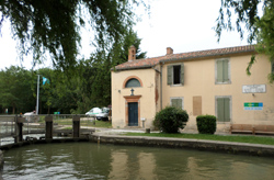 La maison clusire et la chapelle de Negra